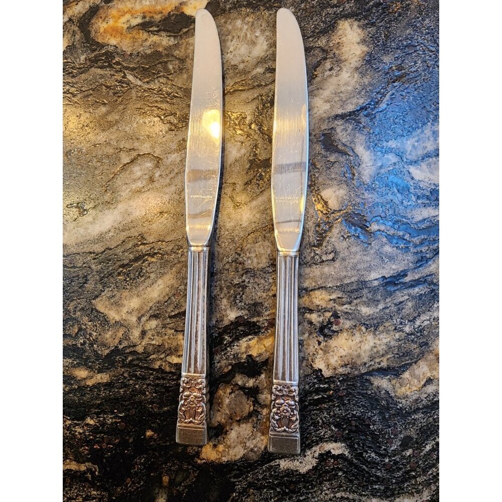 2 ONEIDA COMMUNITY CORONATION SILVERPLATE 9 1/2" FRENCH HOLLOW Dinner KNIVES